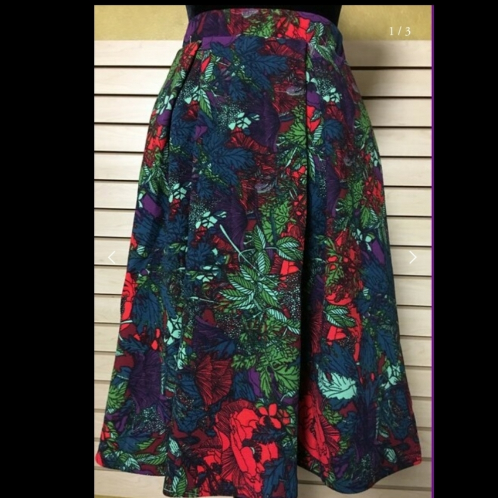 BNWT Lularoe Madison Full Skirt W/ Pockets Size Small (6/8)